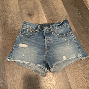 Levi’s Mid- Rise Shorts